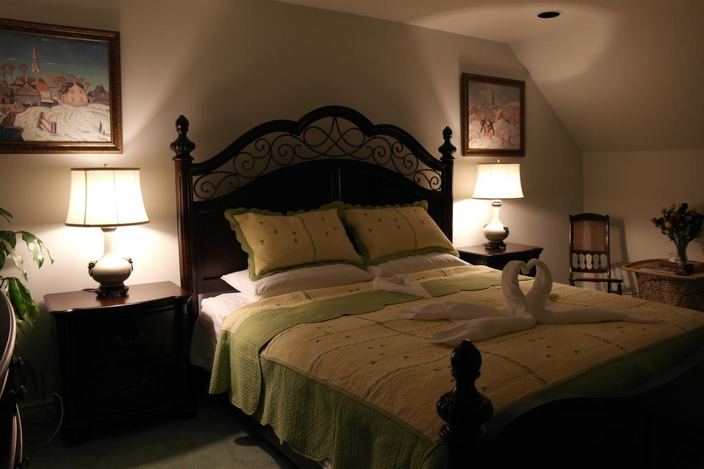 Rose Garden Bed And Breakfast โตรอนโต ห้อง รูปภาพ