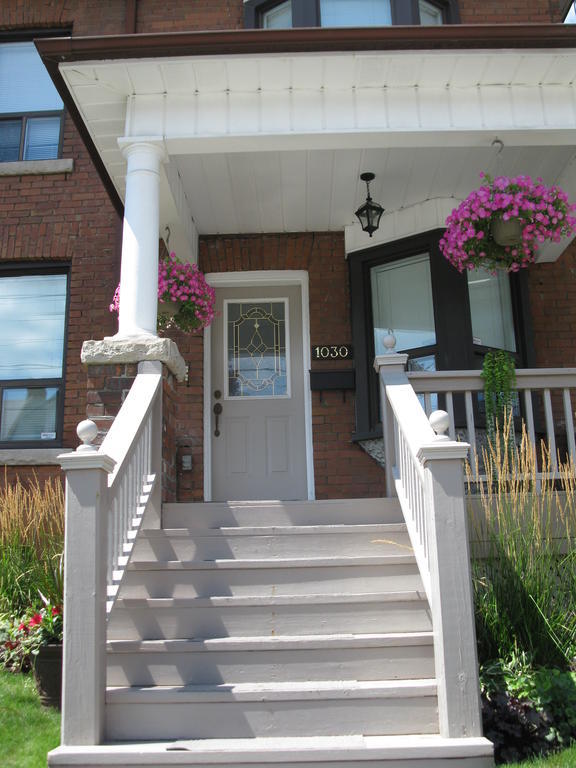 Rose Garden Bed And Breakfast โตรอนโต ภายนอก รูปภาพ